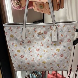 Coach City Tote In Signature Canvas With Mystical Floral Print Chalk Multi